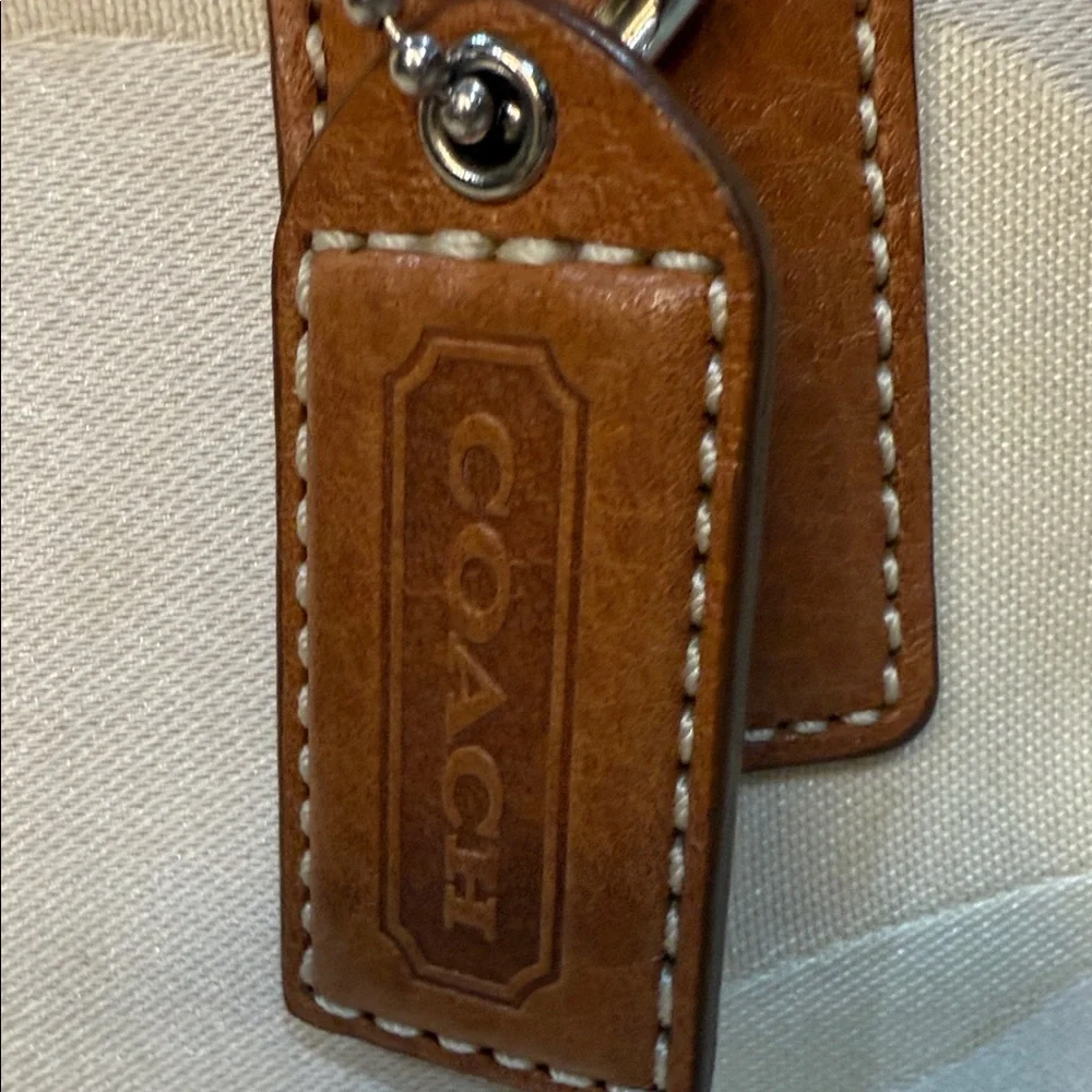 Coach elegant shoulder